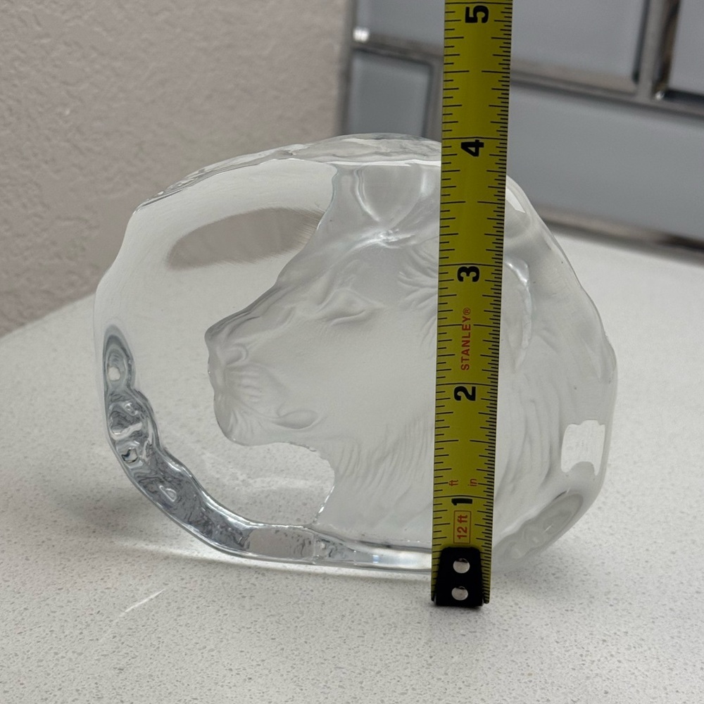 Vintage Crystal Etched Glass Lion Head Heavy Paper Weight - Picture 11 of 12